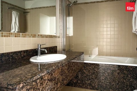 Снять в аренду квартиру в Дубае: 1 спальня, 111.1м², № 76836 - фото 3