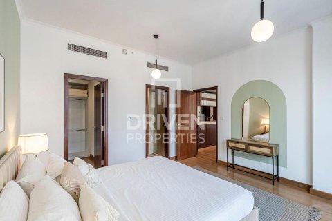 Apartment in The Residences, Downtown Dubai (Downtown Burj Dubai), Dubai 3 bedrooms, 170.76 sq.m. № 129542 - photo 2