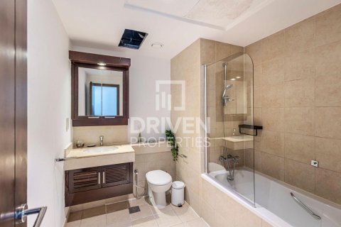 Apartment in The Residences, Downtown Dubai (Downtown Burj Dubai), Dubai 3 bedrooms, 170.76 sq.m. № 129542 - photo 13
