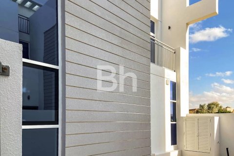 Villa en Dubai Sports City, Dubai, 4 dormitorios, 271 m², № 24273 - foto 6