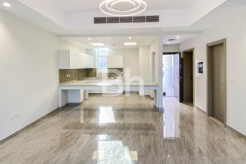 Villa en Dubai Sports City, Dubai, 4 dormitorios, 271 m², № 24273 - foto 1