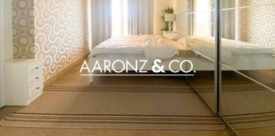 Appartement à Jumeirah Lake Towers, Dubai, 2 chambres, 212 m², № 89836