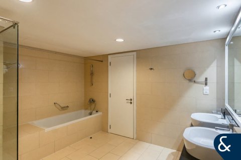 Apartment in Jumeirah Lake Towers, Dubai 1 bedroom, 115 sq.m. № 74589 - photo 13