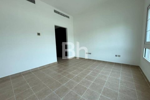 Villa in Jumeirah Village Triangle, Dubai 2 bedrooms, 698 sq.m. № 57891 - photo 3