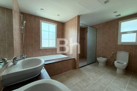 Villa in Jumeirah Village Triangle, Dubai 2 bedrooms, 698 sq.m. № 57891 - photo 12