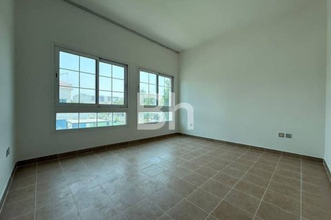Villa in Jumeirah Village Triangle, Dubai 2 bedrooms, 698 sq.m. № 57891 - photo 2