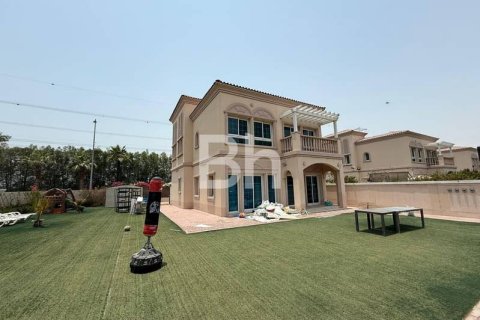 Villa in Jumeirah Village Triangle, Dubai 2 bedrooms, 698 sq.m. № 57891 - photo 1