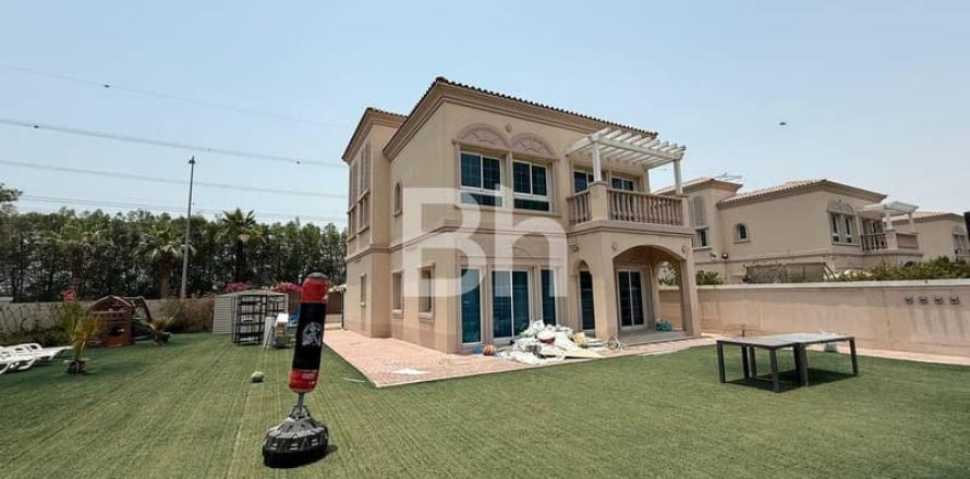 Villa in Jumeirah Village Triangle, Dubai 2 bedrooms, 698 sq.m. № 57891