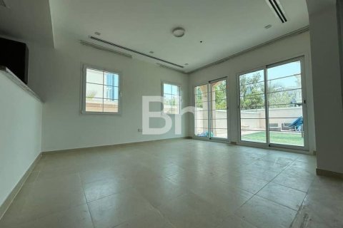 Villa in Jumeirah Village Triangle, Dubai 2 bedrooms, 698 sq.m. № 57891 - photo 20