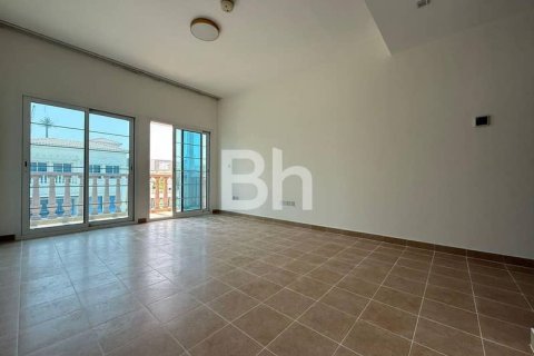 Villa in Jumeirah Village Triangle, Dubai 2 bedrooms, 698 sq.m. № 57891 - photo 7