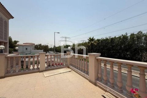 Villa in Jumeirah Village Triangle, Dubai 2 bedrooms, 698 sq.m. № 57891 - photo 13