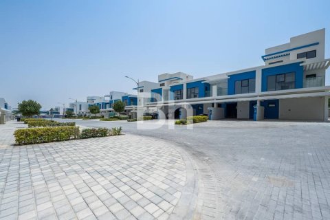 Villa in Damac Lagoons, Dubai 5 bedrooms, 220 sq.m. № 57893 - photo 3
