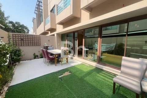 Townhouse in Meydan, Dubai 4 bedrooms, 339 sq.m. № 57892 - photo 1