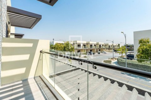 Снять в аренду таунхаус в DAMAC Hills (Akoya by DAMAC), Дубай: 4 спальни, 180м², № 20393 - фото 9