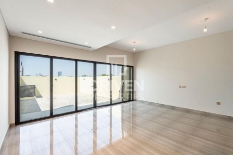 Снять в аренду таунхаус в DAMAC Hills (Akoya by DAMAC), Дубай: 4 спальни, 180м², № 20393 - фото 2