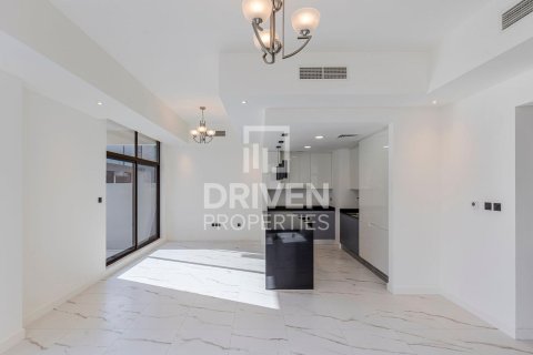Adosado en District 11, Mohammed Bin Rashid City, Dubai, 4 dormitorios, 288 m², № 20402 - foto 2