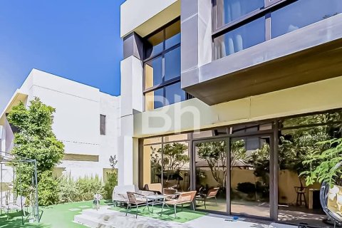 Townhouse in DAMAC Hills (Akoya by DAMAC), Dubai 3 bedrooms, 251 sq.m. № 21936 - photo 2