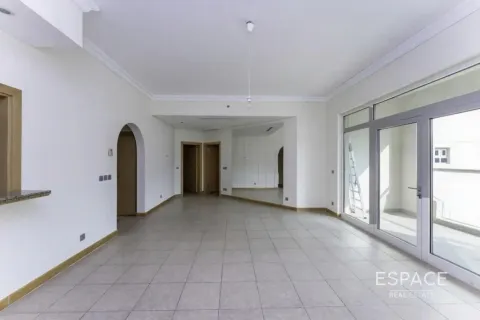 Снять в аренду квартиру в Пальме Джумейре, Дубай: 2 спальни, 145м², № 61991 - фото 3