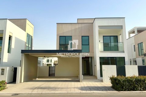 Снять в аренду виллу в Arabian Ranches 3, Дубай: 4 спальни, 378м², № 73823 - фото 1