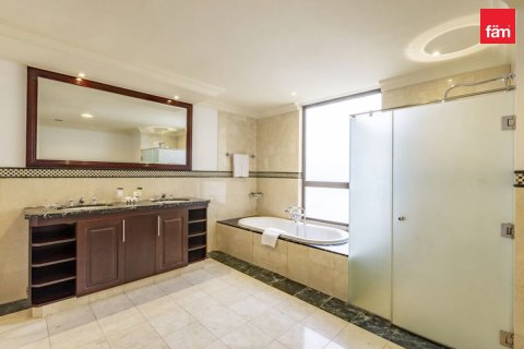 Снять в аренду квартиру в Дубай Марине, Дубай: 4 спальни, 650.3м², № 18429 - фото 3