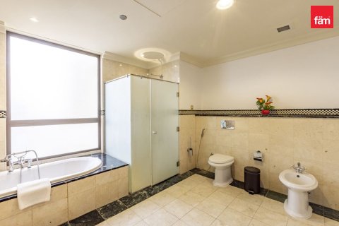 Снять в аренду квартиру в Дубай Марине, Дубай: 4 спальни, 650.3м², № 18429 - фото 11