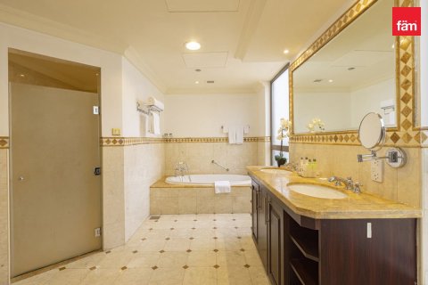 Снять в аренду квартиру в Дубай Марине, Дубай: 4 спальни, 650.3м², № 18429 - фото 17