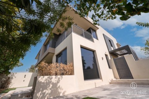 Villa en Dubai Hills Estate, Dubai, 5 dormitorios, 254 m², № 137720 - foto 2