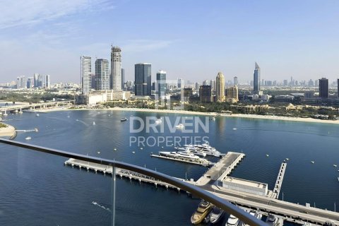 Apartamento en EMAAR Beachfront, Dubai Harbour, Dubai, 3 dormitorios, 178.19 m², № 136703