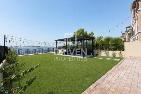 Villa in Jumeirah, Dubai 4 bedrooms, 576.93 sq.m. № 143088 - photo 28