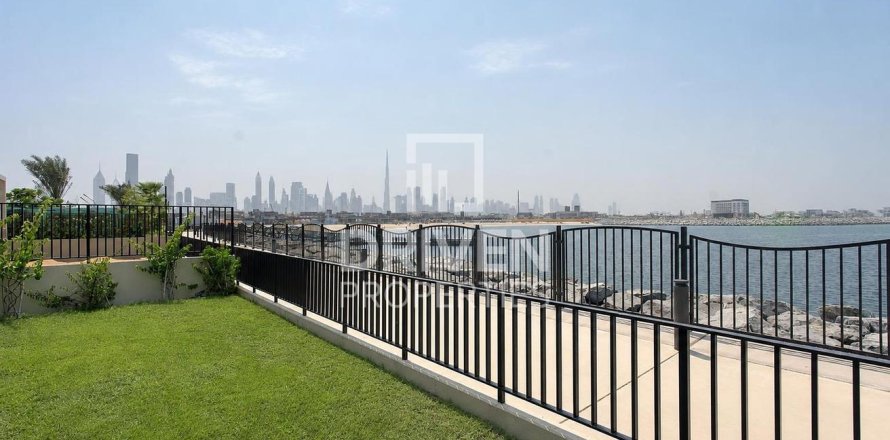 Villa in Jumeirah, Dubai 4 bedrooms, 576.93 sq.m. № 143088