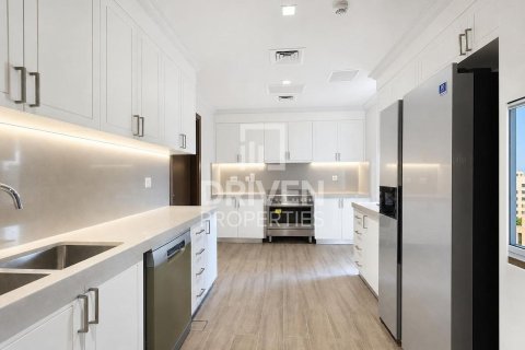 Villa in Jumeirah, Dubai 4 bedrooms, 576.93 sq.m. № 143088 - photo 16