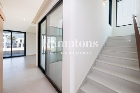 Villa en Arabian Ranches 3, Dubai, 4 dormitorios, 515.81975272 m², № 83842 - foto 20