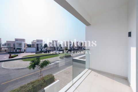 Villa en Arabian Ranches 3, Dubai, 4 dormitorios, 515.81975272 m², № 83842 - foto 12