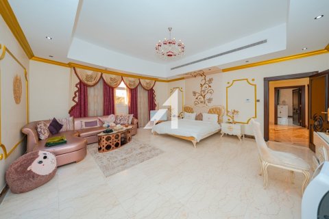 Villa in Dubai 7 bedrooms, 1858 sq.m. № 42492 - photo 5