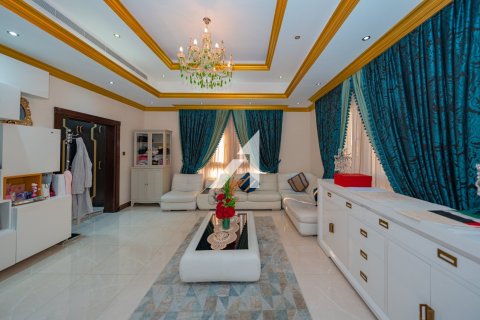 Villa in Dubai 7 bedrooms, 1858 sq.m. № 42492 - photo 29