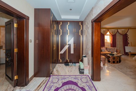 Villa in Dubai 7 bedrooms, 1858 sq.m. № 42492 - photo 7