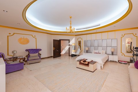 Villa in Dubai 7 bedrooms, 1858 sq.m. № 42492 - photo 9