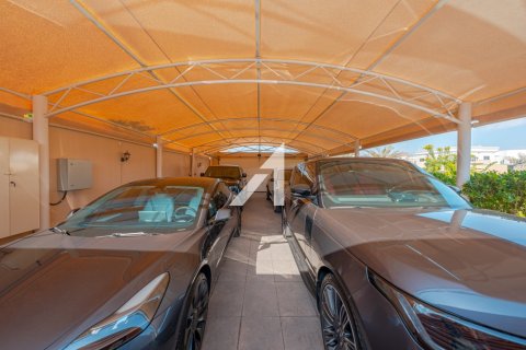 Villa in Dubai 7 bedrooms, 1858 sq.m. № 42492 - photo 22