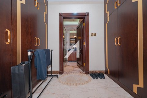 Villa in Dubai 7 bedrooms, 1858 sq.m. № 42492 - photo 12