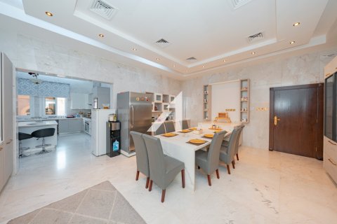 Villa in Dubai 7 bedrooms, 1858 sq.m. № 42492 - photo 28
