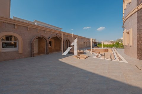 Villa in Dubai 7 bedrooms, 1858 sq.m. № 42492 - photo 21