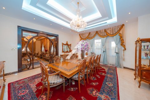 Villa in Dubai 7 bedrooms, 1858 sq.m. № 42492 - photo 2