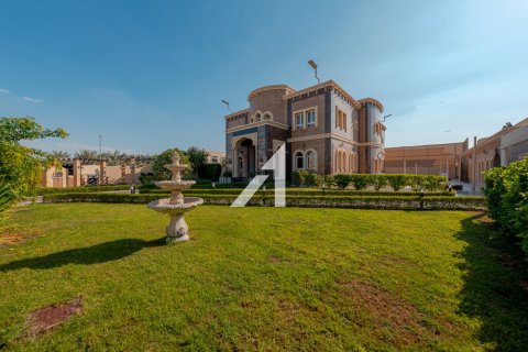 Villa in Dubai 7 bedrooms, 1858 sq.m. № 42492 - photo 19