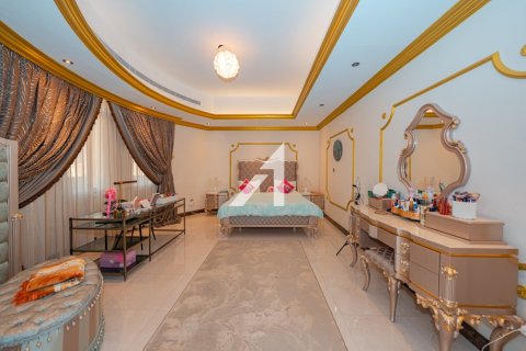 Villa in Dubai 7 bedrooms, 1858 sq.m. № 42492 - photo 3
