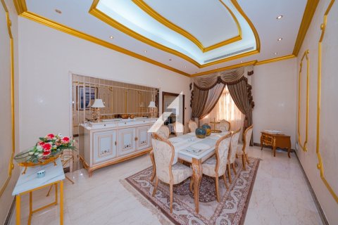 Villa in Dubai 7 bedrooms, 1858 sq.m. № 42492 - photo 27