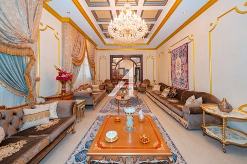 Villa in Dubai 7 bedrooms, 1858 sq.m. № 42492 - photo 25
