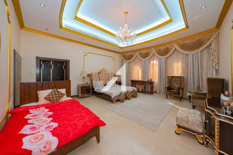 Villa in Dubai 7 bedrooms, 1858 sq.m. № 42492 - photo 11