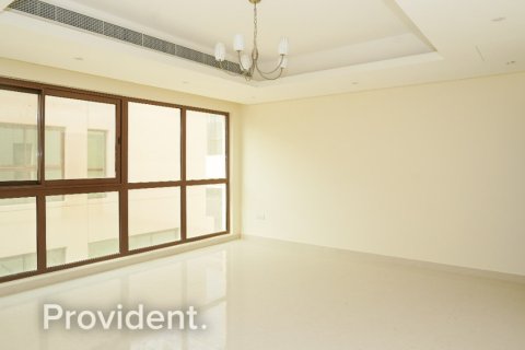 Villa in Meydan, Dubai 4 bedrooms, 307.9 sq.m. № 2174 - photo 4