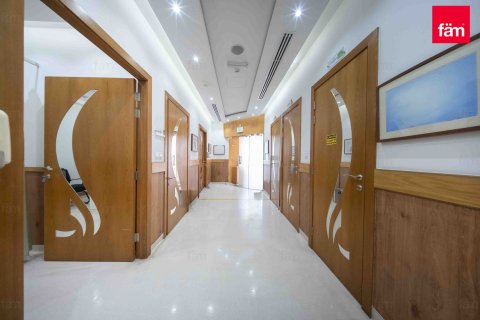 Oficina en Umm Suqeim, Dubai, 481.7 m², № 55762 - foto 14