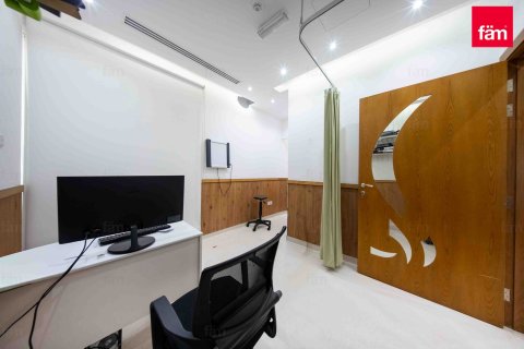 Oficina en Umm Suqeim, Dubai, 481.7 m², № 55762 - foto 8